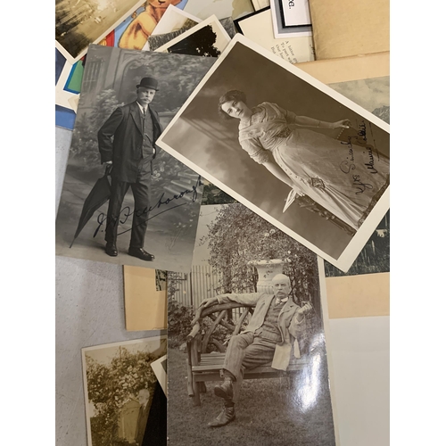 499 - A QUANTITY OF VINTAGE POSTCARDS, BLACK AND WHITE PHOTOS, ETC