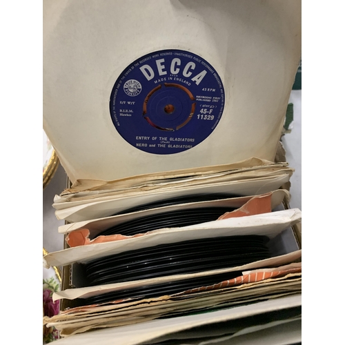 824A - A LARGE QUANTITY OF VINYL SINGLE RECORDS TO INCLUDE LONNIE DONNEGAN'S SKIFFLE GROUP, THE TAMS, THE S... 