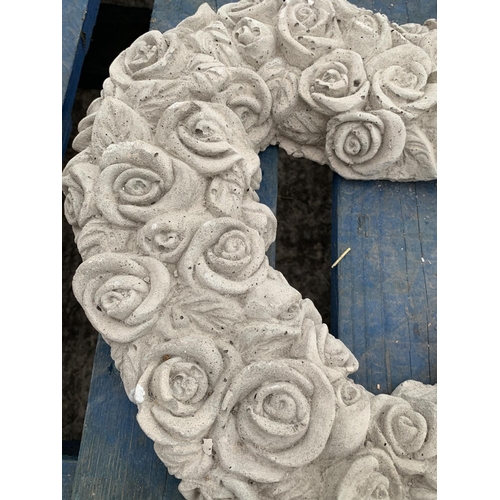 77 - A CONCRETE GARDEN ORNAMENT IN THE FORM OF A LOVE HEART COVERED IN ROSES NO VAT