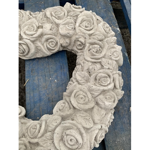 77 - A CONCRETE GARDEN ORNAMENT IN THE FORM OF A LOVE HEART COVERED IN ROSES NO VAT