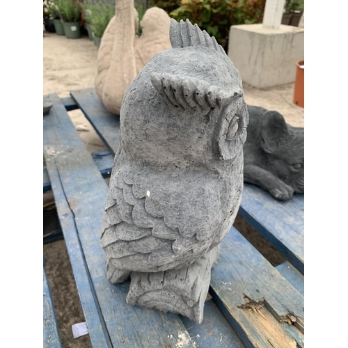 79 - A CONCRETE GARDEN ORNAMENT IN THE FORM OF AN OWL ON A LOG NO VAT