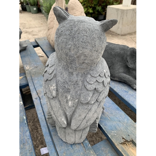 79 - A CONCRETE GARDEN ORNAMENT IN THE FORM OF AN OWL ON A LOG NO VAT