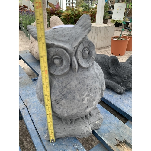 79 - A CONCRETE GARDEN ORNAMENT IN THE FORM OF AN OWL ON A LOG NO VAT