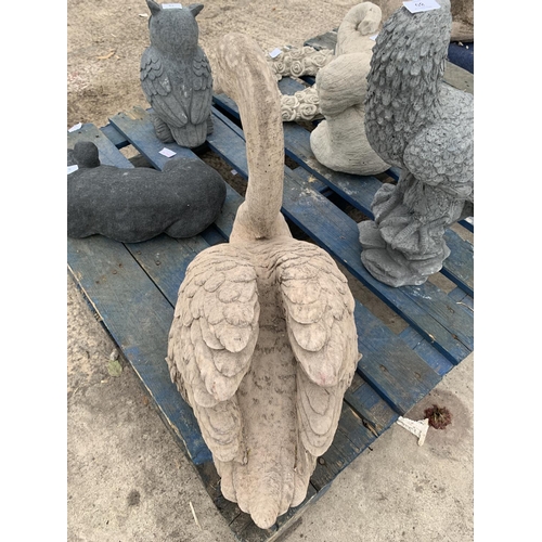 82 - A LARGE CONCRETE GARDEN ORNAMENT IN THE FORM OF SWAN NO VAT