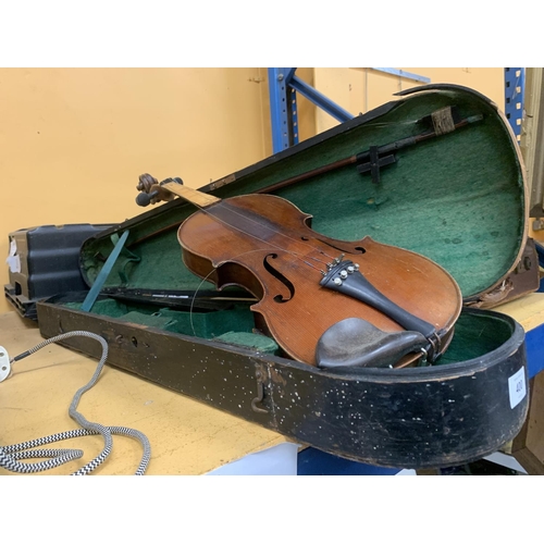 400 - A VINTAGE VIOLIN IN CASE IN NEED OF RESTORATION PLUS A SMALL SUITCASE