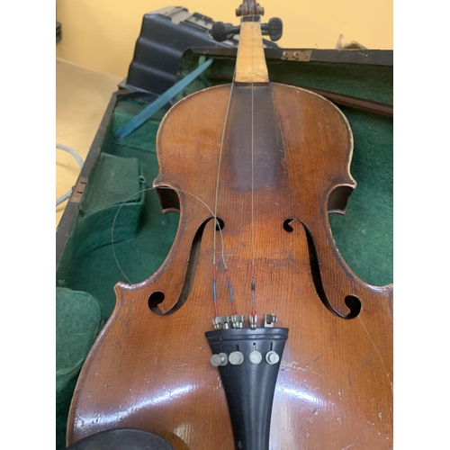 400 - A VINTAGE VIOLIN IN CASE IN NEED OF RESTORATION PLUS A SMALL SUITCASE