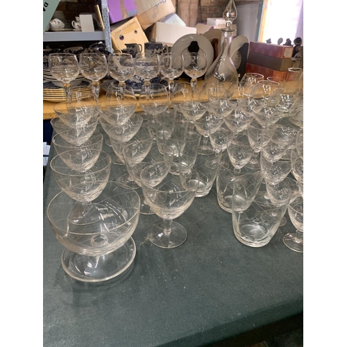 414 - A LARGE QUANTITY OF VINTAGE GLASSWARE TO INCLUDE VASES, A DECANTER, MARTINI GLASSES, WINE, SHERRY, B... 