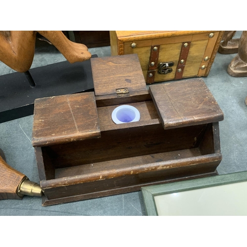 420 - A QUANTITY OF TREEN ITEMS TO INCLUDE A JAPANESE LACQUER JEWELLERY CABINET, VICTORIAN INK BOX, BOXES,... 