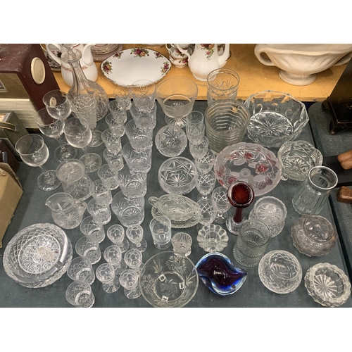 421 - A LARGE QUANTITY OF GLASSWARE TO INCLUDE A DECANTER, JUGS, BOWLS, VASES, PORT GLASSES, WINE, TUMBLER... 