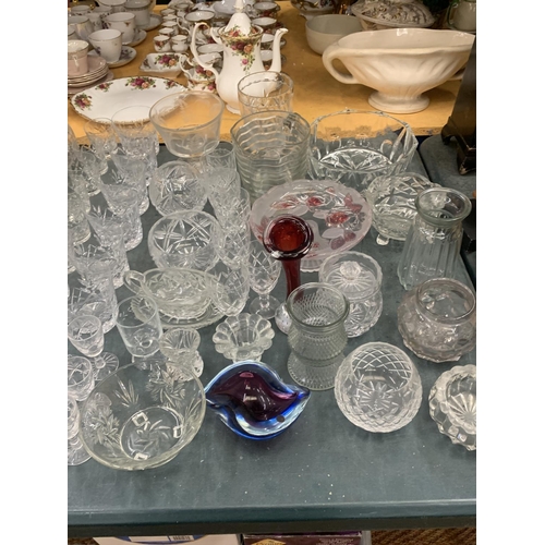 421 - A LARGE QUANTITY OF GLASSWARE TO INCLUDE A DECANTER, JUGS, BOWLS, VASES, PORT GLASSES, WINE, TUMBLER... 