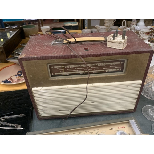 422 - A MIXED VINTAGE LOT TO INCLUDE THREE RADIOS, A BOXED MORPHY-RICHARDS PINK HAIRDRYER AND A BOXED BURM... 