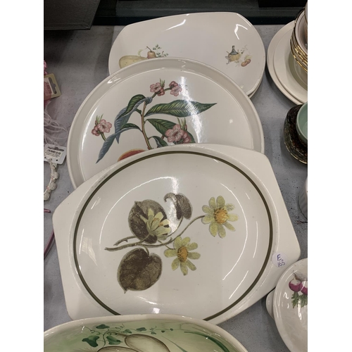 443 - A QUANTITY OF CERAMIC ITEMS TO INCLUDE A LARGE PORTMEIRION 'POMONA' PLATE, A HAND PAINTED BOWL, CHIN... 