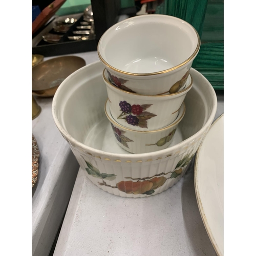 447 - A QUANTITY OF ROYAL WORCESTER 'EVESHAM' TABLE WARE TO INCLUDE A SERVING PLATE, RAMEKINS, CUPS, A JUG... 