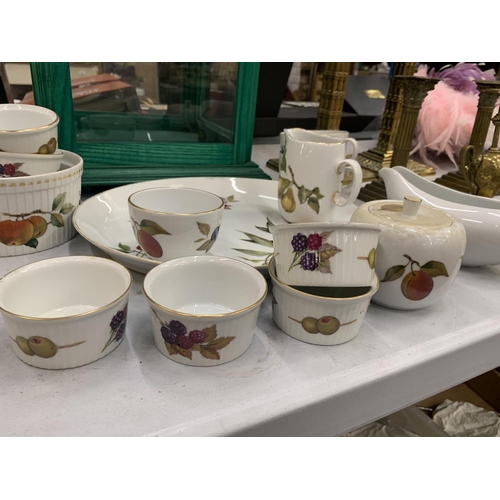 447 - A QUANTITY OF ROYAL WORCESTER 'EVESHAM' TABLE WARE TO INCLUDE A SERVING PLATE, RAMEKINS, CUPS, A JUG... 