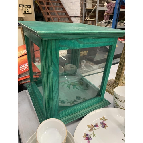 448 - A GREEN WOODEN DISPLAY CABINET WITH A GLASS SHELF