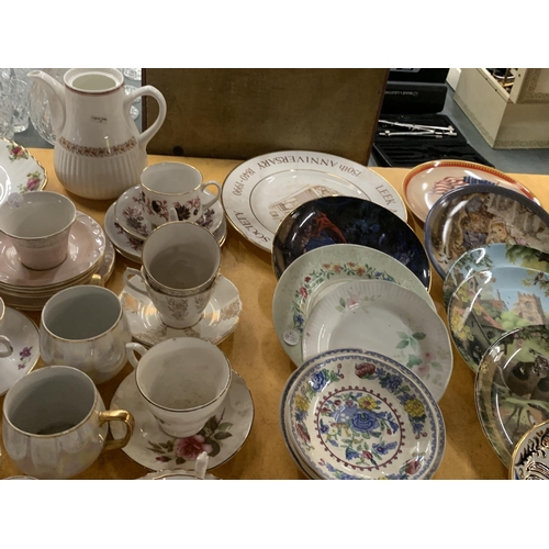 461 - A LARGE QUANTITY OF CERAMICS AND CHINA TO INCLUDE CABINET PLATES,  CHINA CUPS AND SAUCERS, PIN DISHE... 