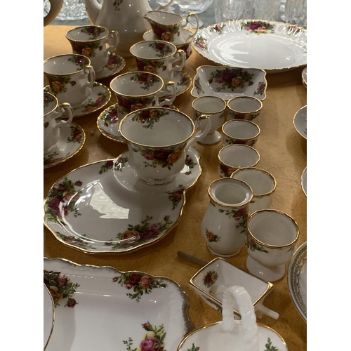 462 - A ROYAL ALBERT 'OLD COUNTRY ROSES' COFFEE SET TO INCLUDE A COFFEE POT, CREAM JUG, SUGAR BOWL, CAKE P... 