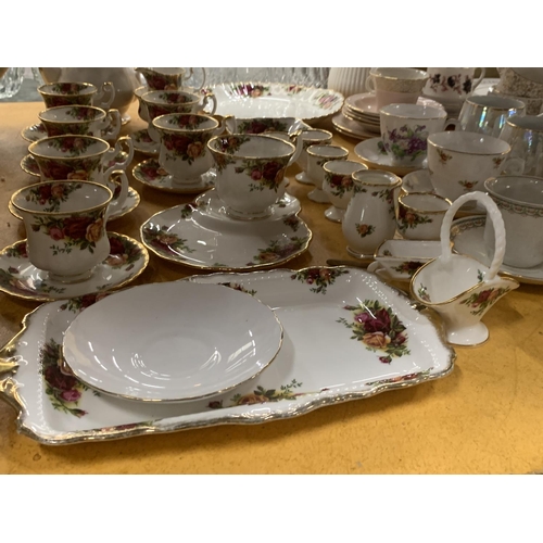 462 - A ROYAL ALBERT 'OLD COUNTRY ROSES' COFFEE SET TO INCLUDE A COFFEE POT, CREAM JUG, SUGAR BOWL, CAKE P... 