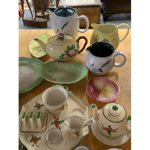 464 - A MIXED CERAMIC LOT TO INCLUDE BESWICK WARE LEAF PLATES AND DISHES, A BREAKFAST SET INCLUDING TRAY, ... 