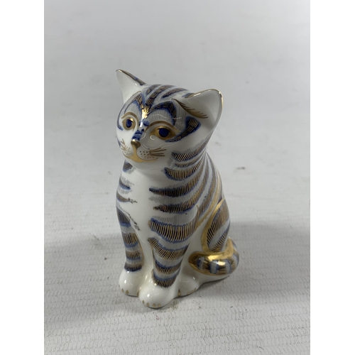 726 - A ROYAL CROWN DERBY SITTING KITTEN