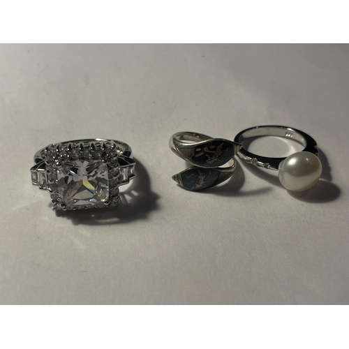 632A - FIVE VARIOUS SILVER RINGS