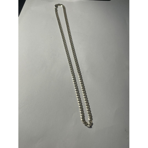 637A - A SILVER FLAT LINK NECKLACE 20 INCHES LONG