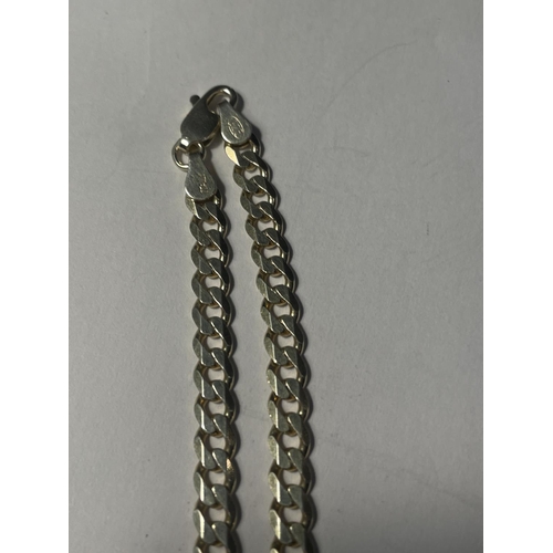 637A - A SILVER FLAT LINK NECKLACE 20 INCHES LONG