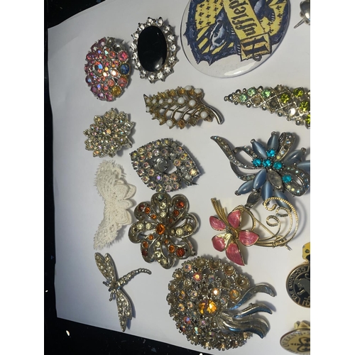 648 - A LARGE COLLECTION OF BROOCHES, EARRINGS, BRACELET AND BADGES