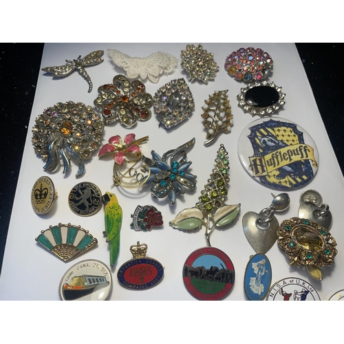 648 - A LARGE COLLECTION OF BROOCHES, EARRINGS, BRACELET AND BADGES