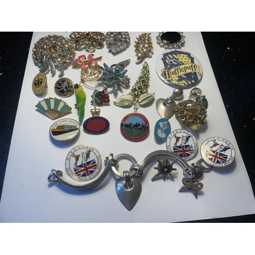 648 - A LARGE COLLECTION OF BROOCHES, EARRINGS, BRACELET AND BADGES