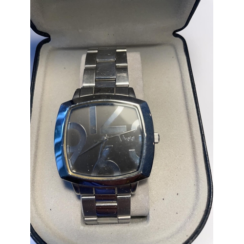 651 - A VIVALDI WRIST WATCH IN A PRESENTATION BOX SEEN WORKING BUT NO WARRANTY