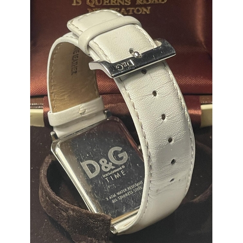 667 - A DOLCE & GABBANA WRISTWATCH IN A PRESENTATION BOX SEEN WORKING BUT NO WARRANTY