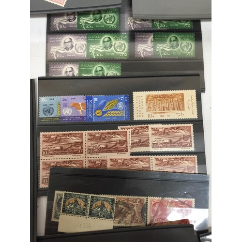 353 - A MIXED LOT  TO INCLUDE STAMPS (EGYPTIAN,IRAN AND IRAQ, POLISH) CATALOGUES, MAGNIFYING GLASS AND A N... 