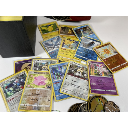 107 - A TRAINER BOX OF ASSORTED POKEMON TRADING CARDS, HOLOS, TOKENS ETC