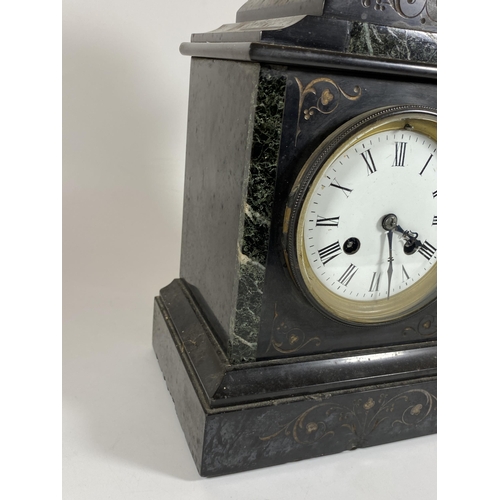 112 - AN ANTIQUE FRENCH MARBLE AND GREEN SLATE CHIMING MANTLE CLOCK WITH PENDULUM