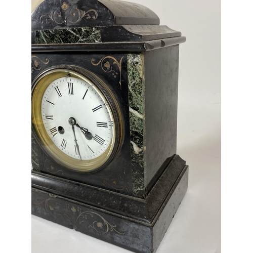 112 - AN ANTIQUE FRENCH MARBLE AND GREEN SLATE CHIMING MANTLE CLOCK WITH PENDULUM