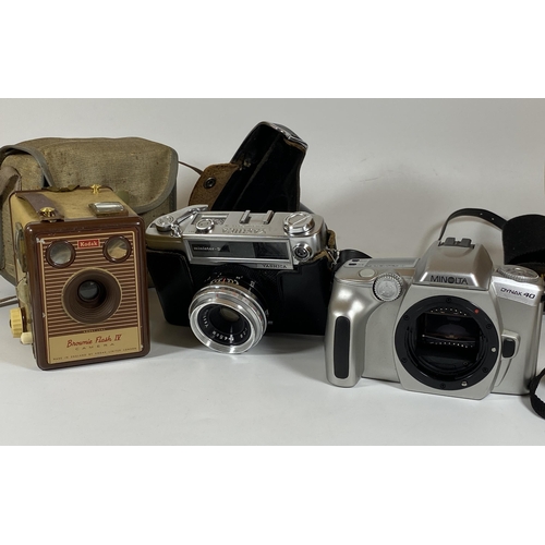 124 - THREE VINTAGE CAMERAS - CASED KODAK BROWNIE FLASH IV, YASHICA MINISTER-D FITTED WITH 45MM LENS AND A... 