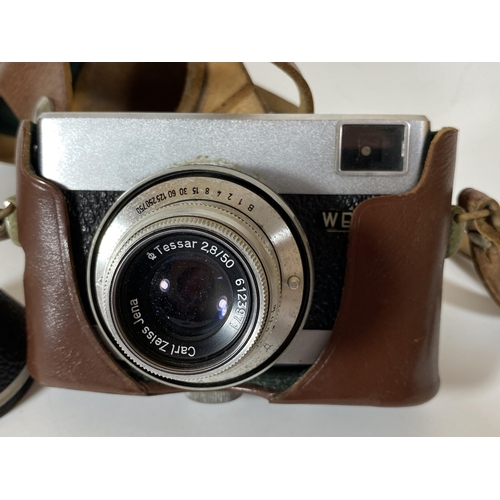 129 - A VINTAGE CASED CARL ZEISS WERRA 1 CAMERA WITH TESSAR 50MM LENS