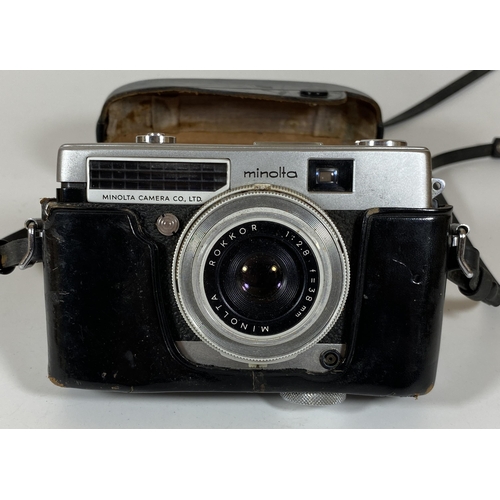 130 - A VINTAGE CASED MINOLTA P CAMERA FITTED WITH ROKKOR 38MM LENS