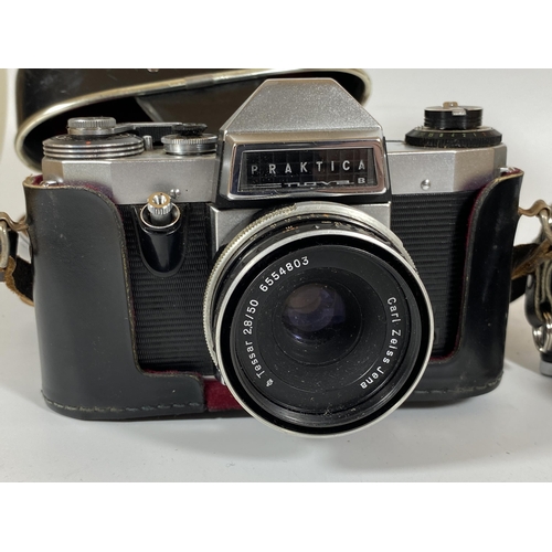 131 - TWO VINTAGE PRAKTICA CAMERAS - CASED PRAKTICA NOVA B FITTED WITH CARL ZEISS JENA TESSAR 50MM LENS AN... 