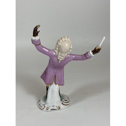 701 - A CONTINENTAL DRESDEN STYLE PORCELAIN MONKEY CONDUCTOR MUSICIAN FIGURE, HEIGHT 17CM