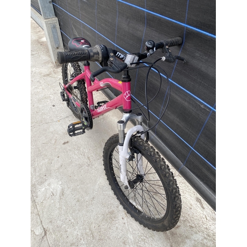 A GIRLS MUDDYFOX HAVANA BIKE WITH FRONT SUSPENSION AND 6 SPEED