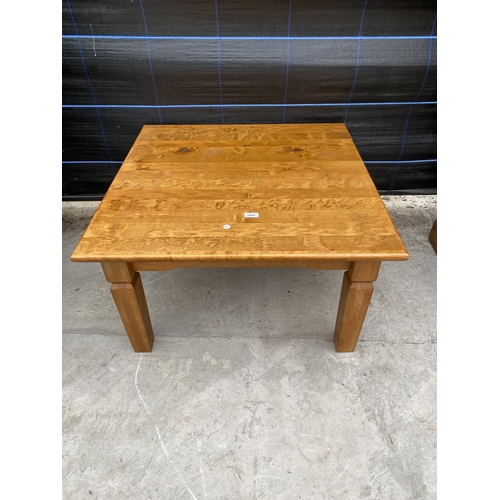 2866 - A MODERN HARDWOOD COFFEE TABLE, 31.5