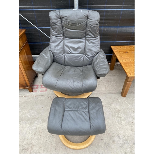 2867 - A MODERN SWIVEL BASE RECLINER CHAIR WITH STOOL