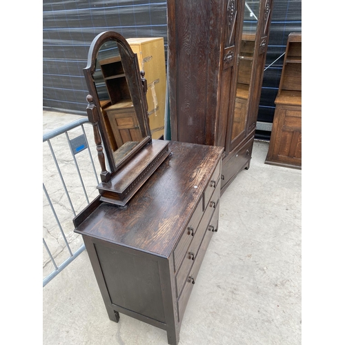 2870 - AN EARLY 20TH CENTURY OAK TWO PIECE BEDROOM SUITE COMPRISING OF MIRROR DOOR WARDROBE AND DRESSING CH... 