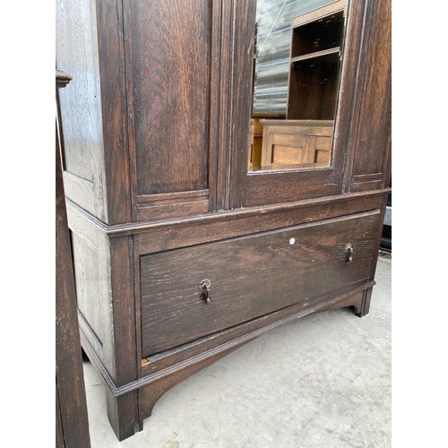 2870 - AN EARLY 20TH CENTURY OAK TWO PIECE BEDROOM SUITE COMPRISING OF MIRROR DOOR WARDROBE AND DRESSING CH... 