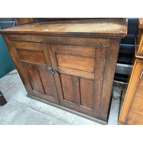 2869 - AN EARLY 20 TH CENTURY OAK TWO DOOR CUPBOARD WITH OPEN TOP SECTION, 37.5