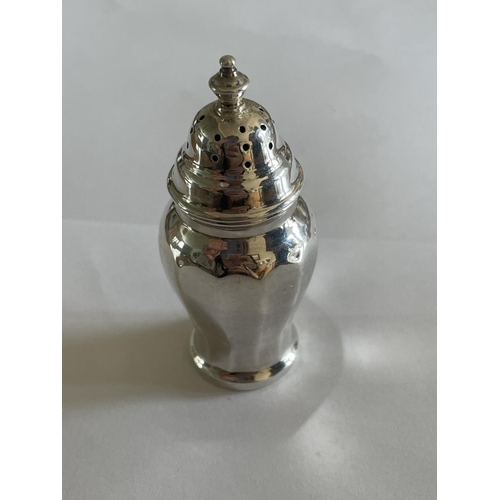 530 - A HALLMARKED BIRMINGHAM SILVER SIFTER/PEPPER POT