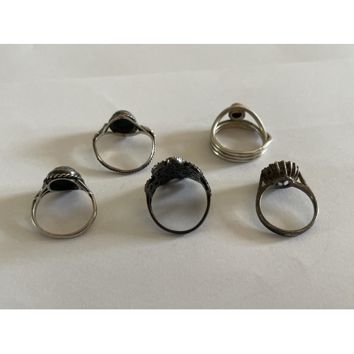 532 - FIVE VARIOUS SILVER RINGS