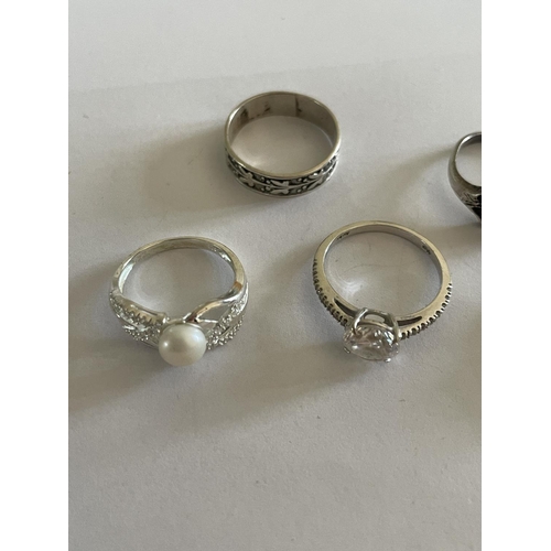 541 - FIVE VARIOUS SILVER RINGS